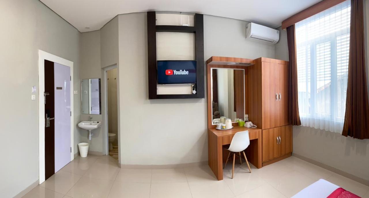 Oyo 2816 Privato Suite Kembaran Экстерьер фото