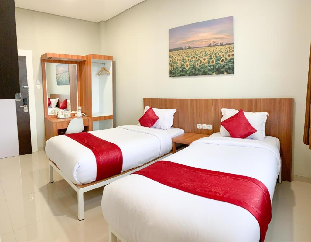 Oyo 2816 Privato Suite Kembaran Экстерьер фото