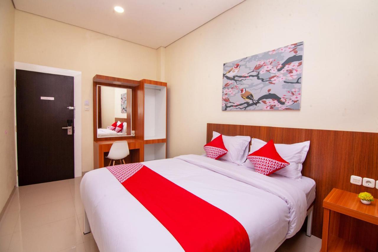 Oyo 2816 Privato Suite Kembaran Экстерьер фото