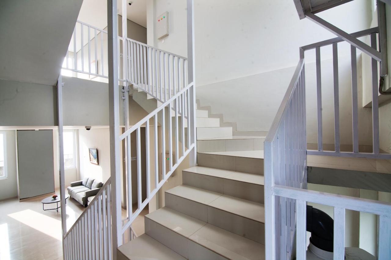 Oyo 2816 Privato Suite Kembaran Экстерьер фото