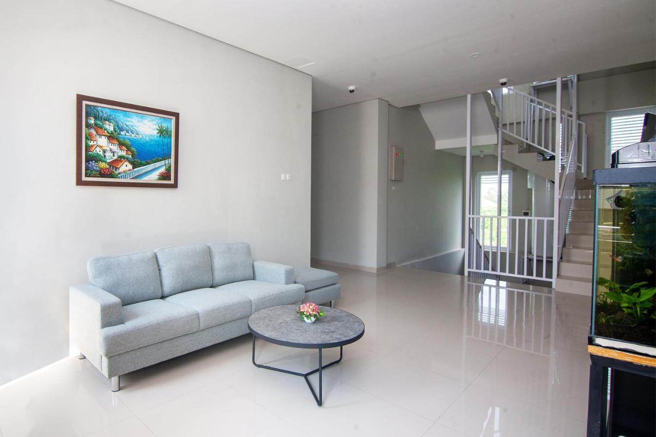 Oyo 2816 Privato Suite Kembaran Экстерьер фото