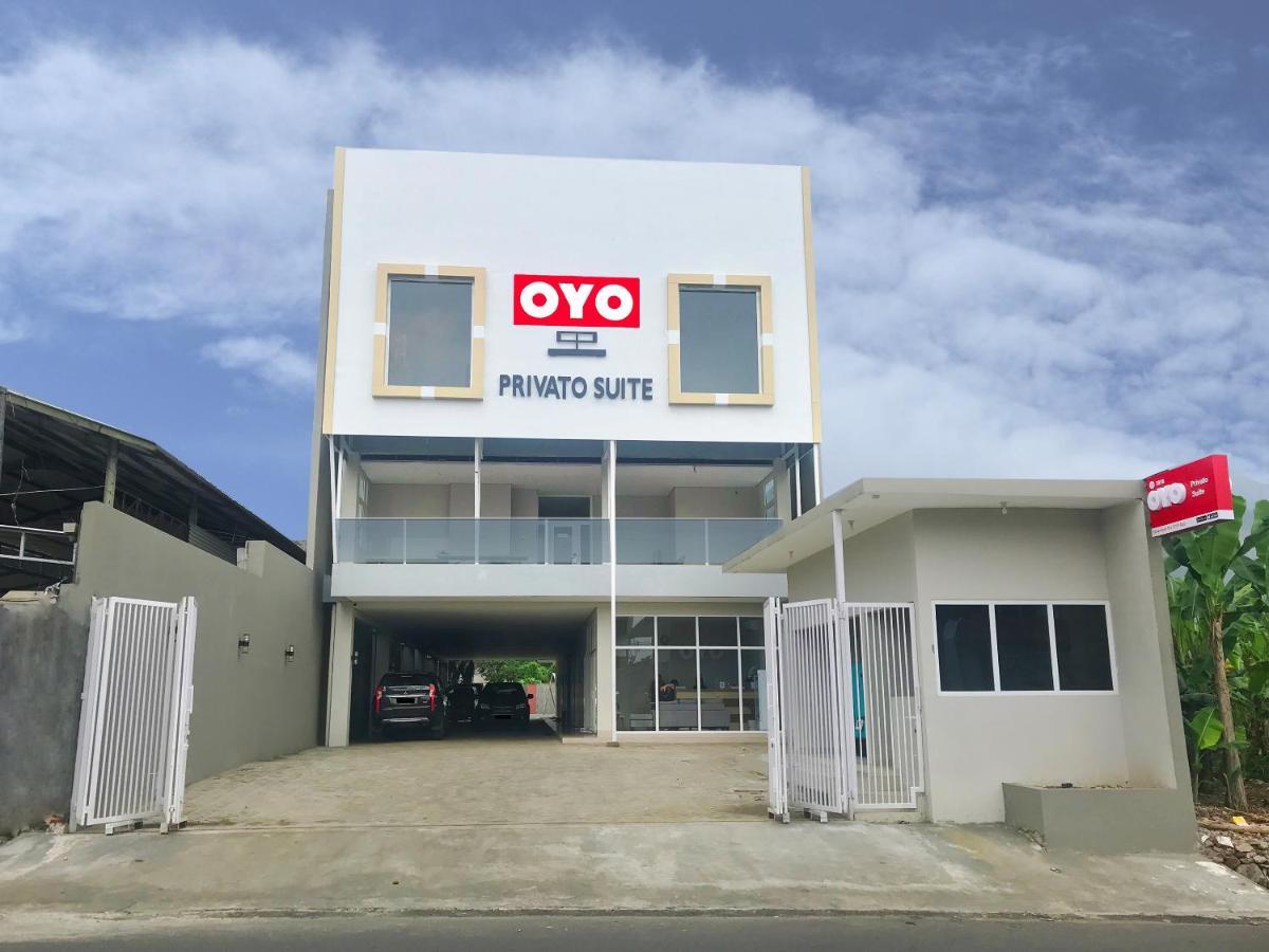 Oyo 2816 Privato Suite Kembaran Экстерьер фото